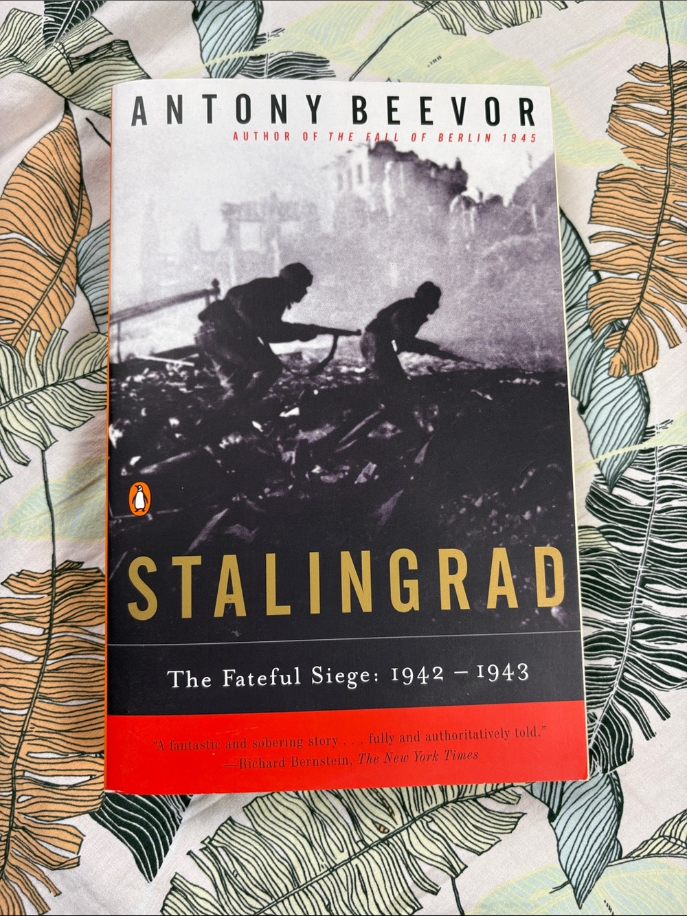STALLINGRAD - THE FATEFUL SIEGE: 1942-1943 by Antony Beevor